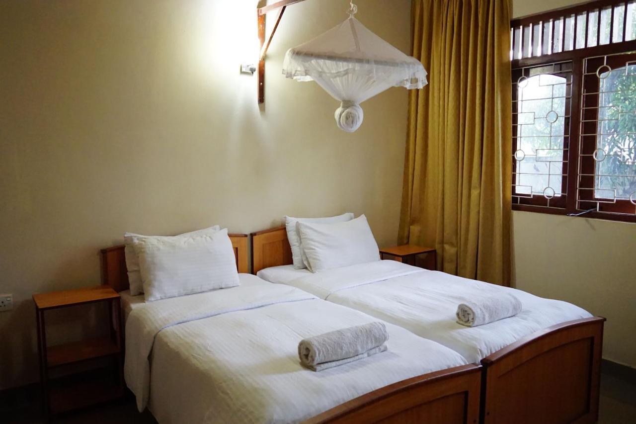 Hotel Sunshine Tourist Rest à Anurâdhapura Extérieur photo